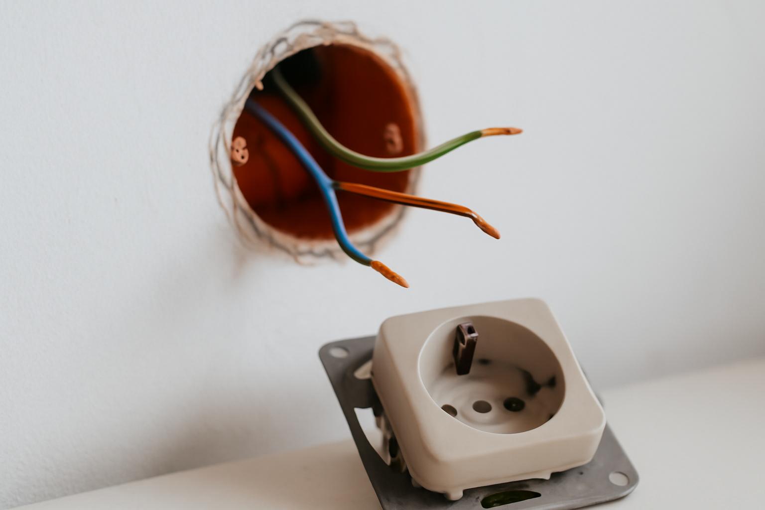 Montaż gniazdka elektrycznego krok po kroku